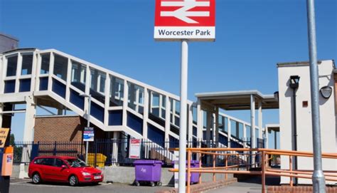 whore Worcester-Park
